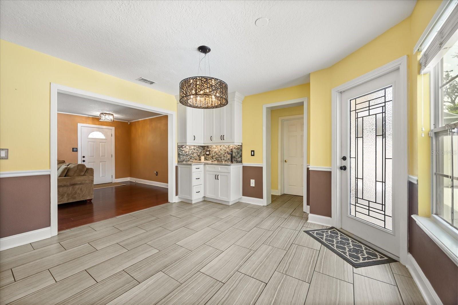 Image 13 of 41 For 1615 Poe Avenue