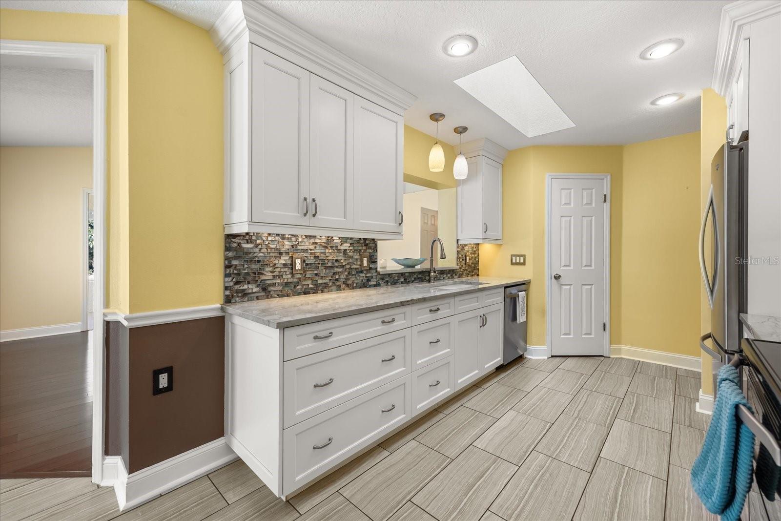 Image 15 of 41 For 1615 Poe Avenue