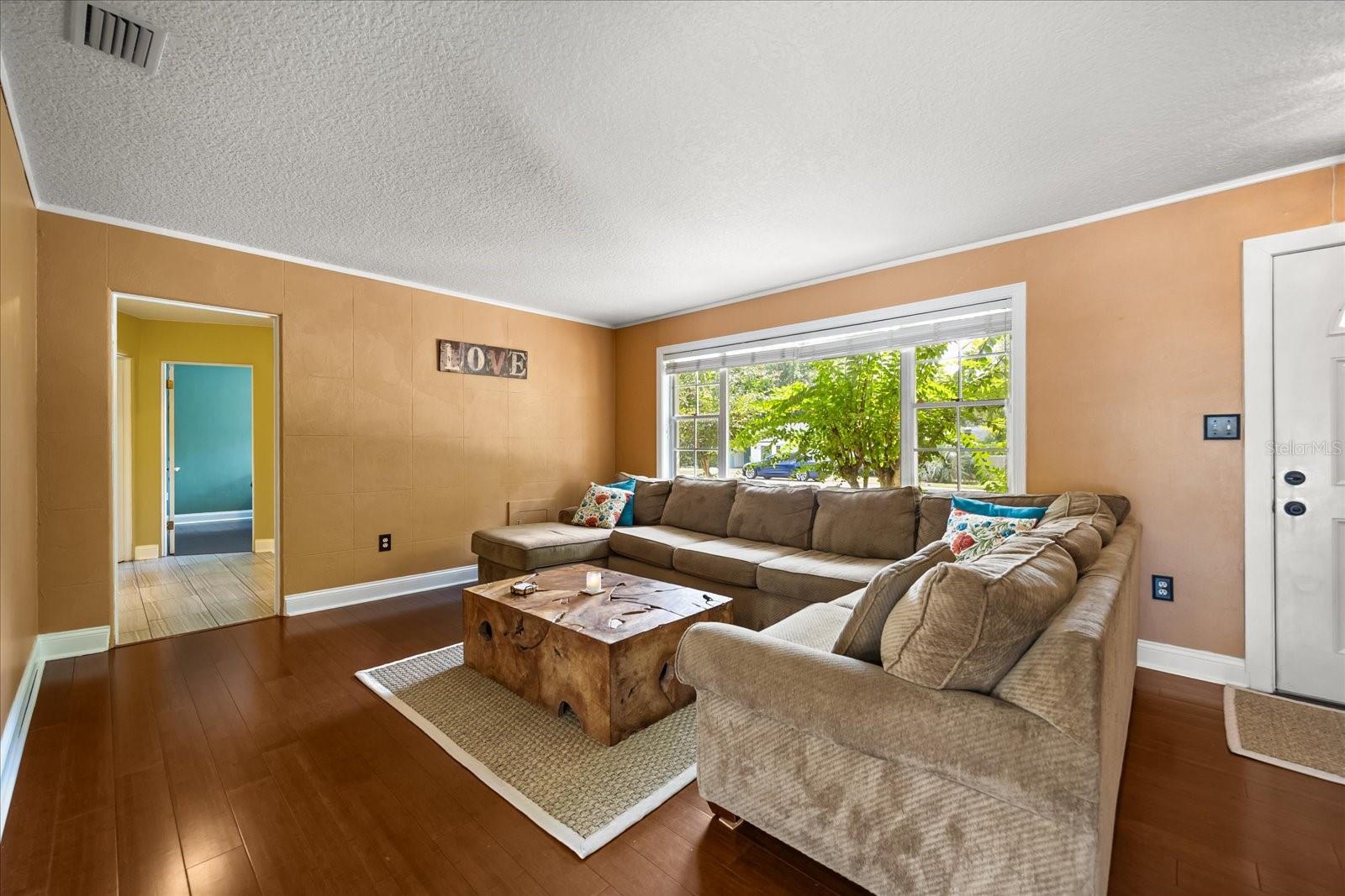 Image 17 of 41 For 1615 Poe Avenue