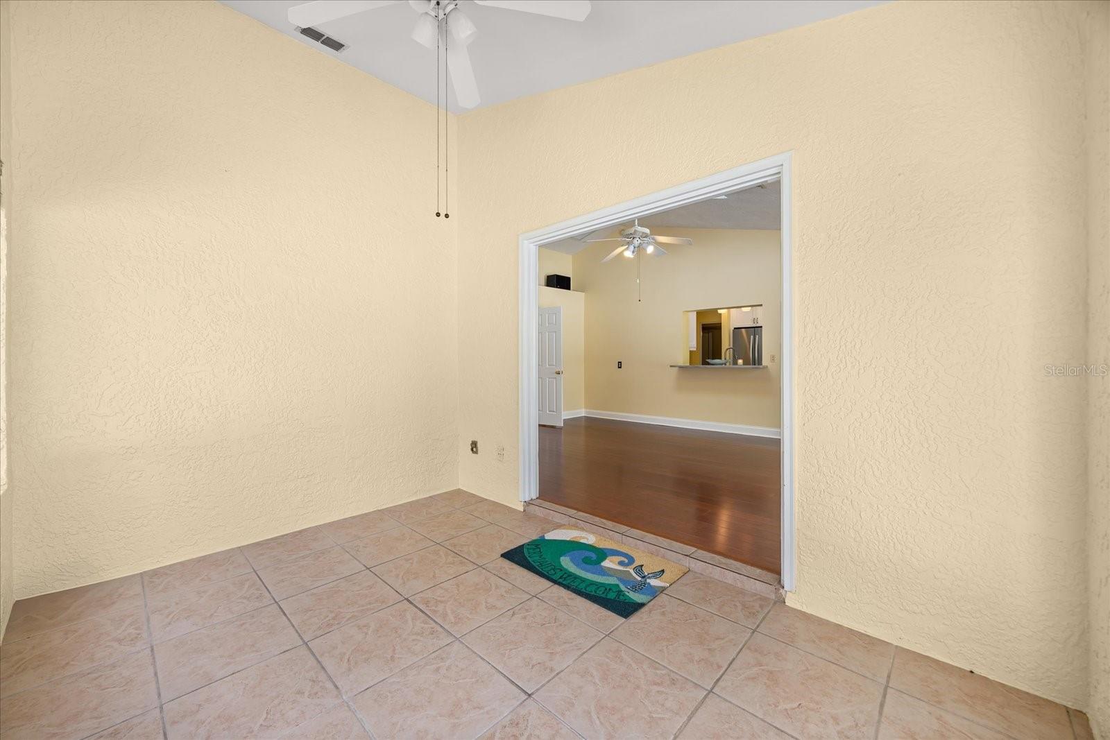 Image 21 of 41 For 1615 Poe Avenue