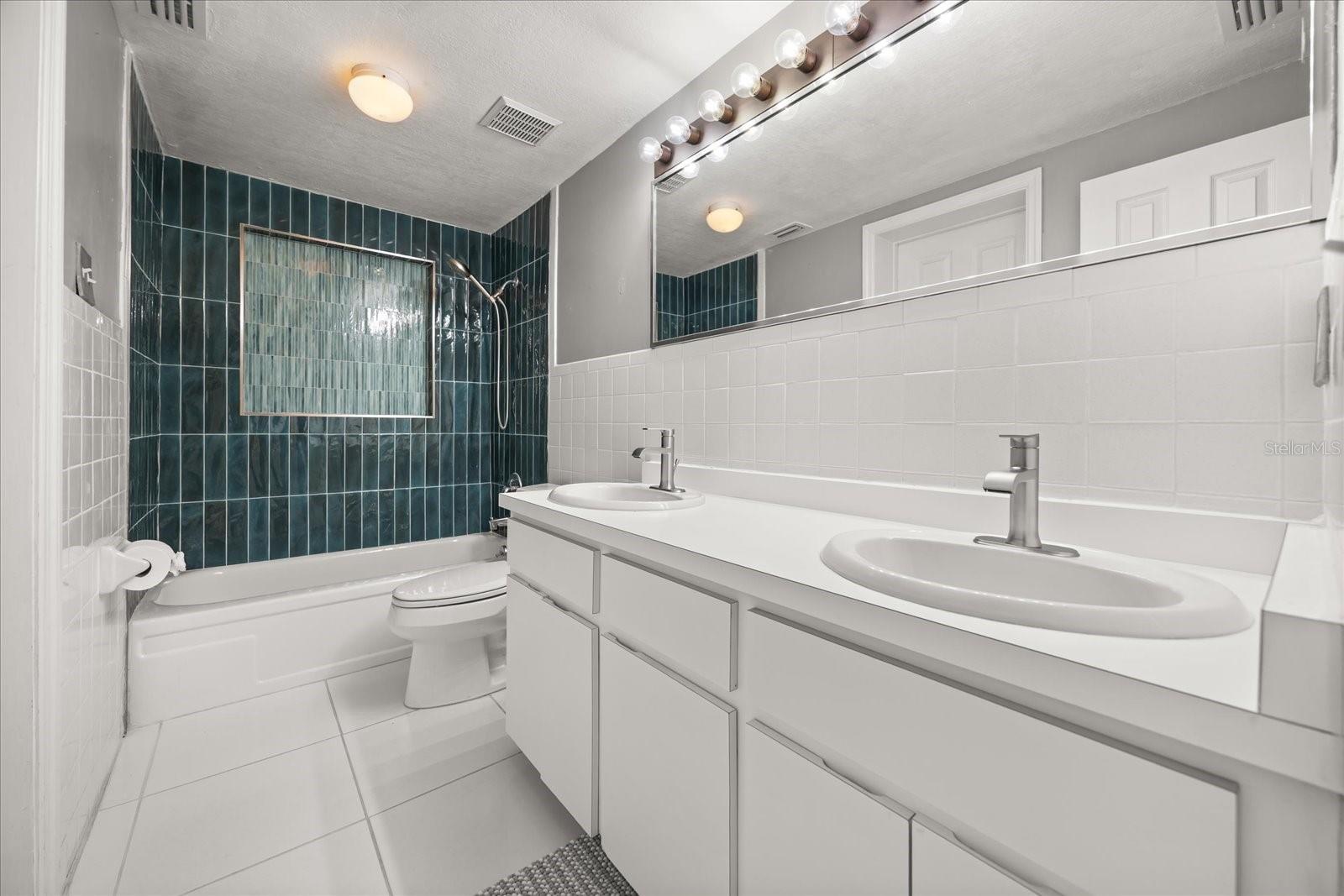 Image 26 of 41 For 1615 Poe Avenue
