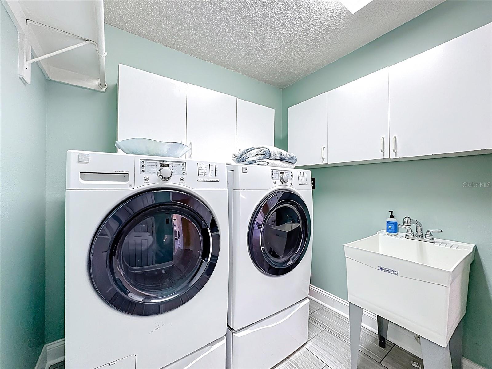 Image 42 of 55 For 1615 Poe Avenue