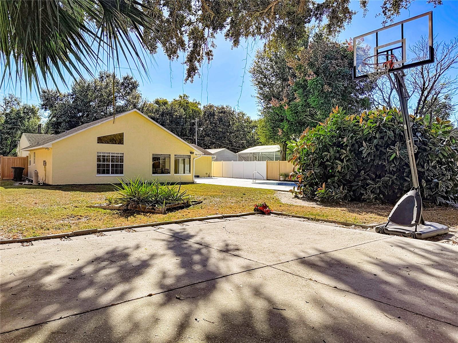 Image 51 of 55 For 1615 Poe Avenue