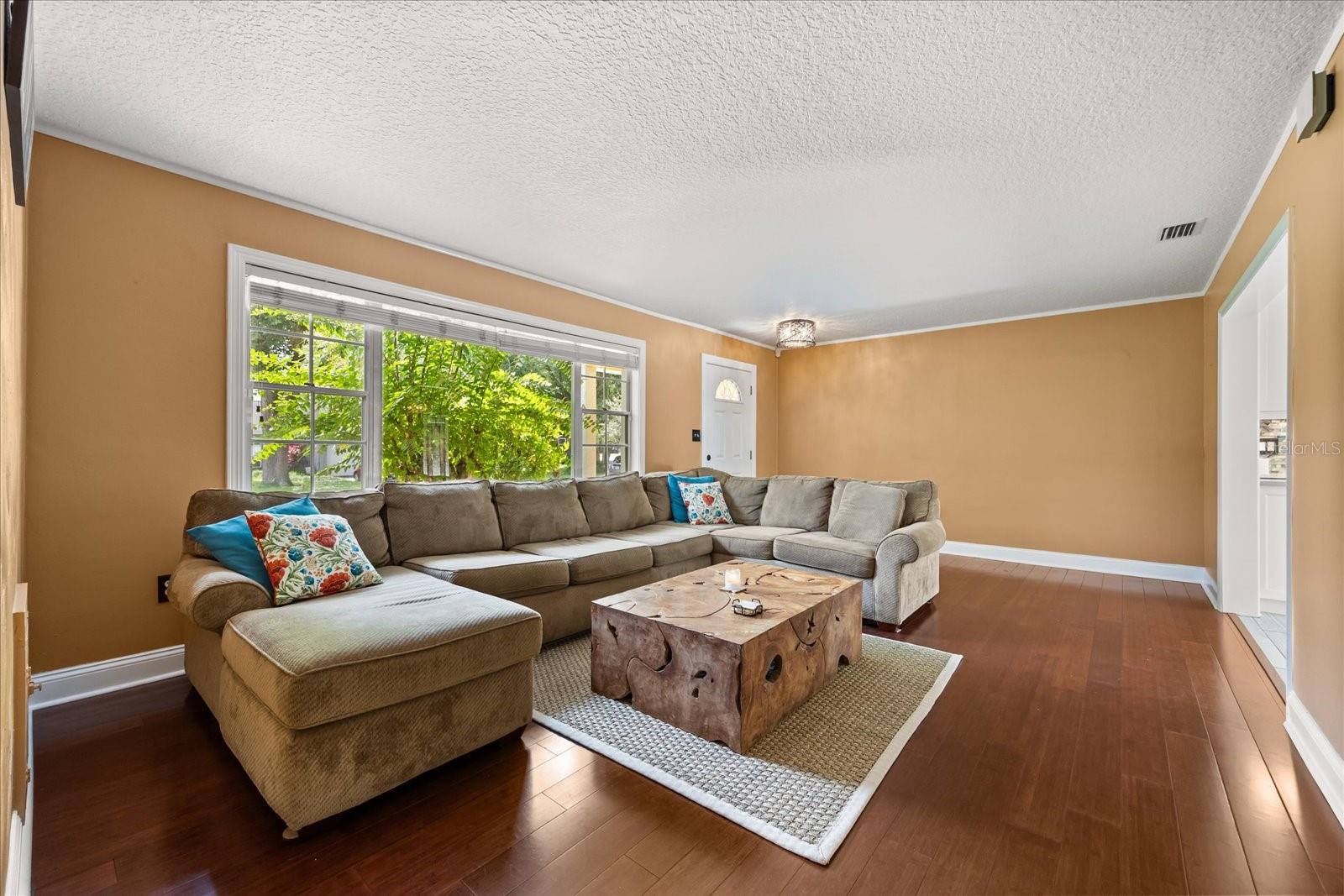 Image 7 of 41 For 1615 Poe Avenue