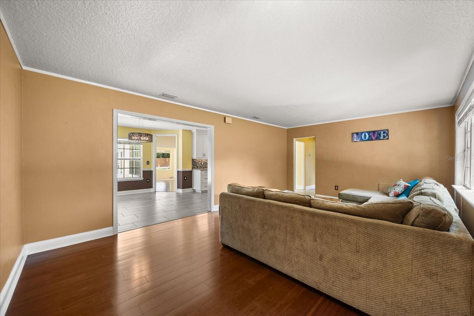 Image 8 of 41 For 1615 Poe Avenue