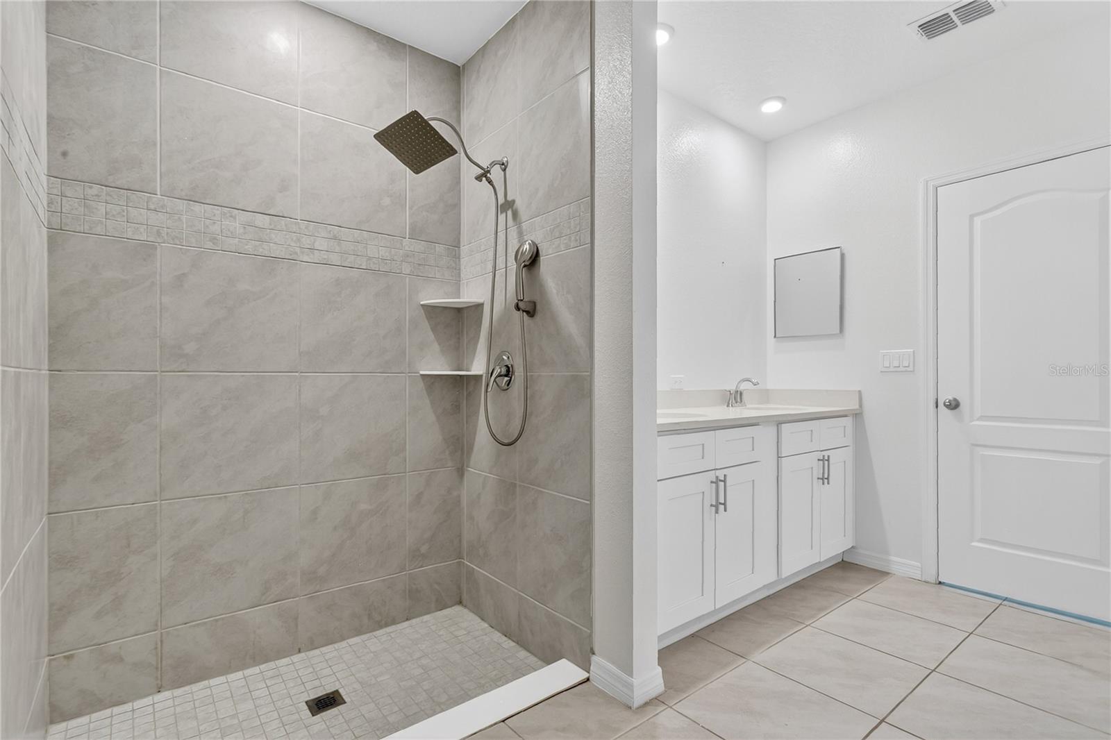 Image 15 of 34 For 1590 6th Avenue