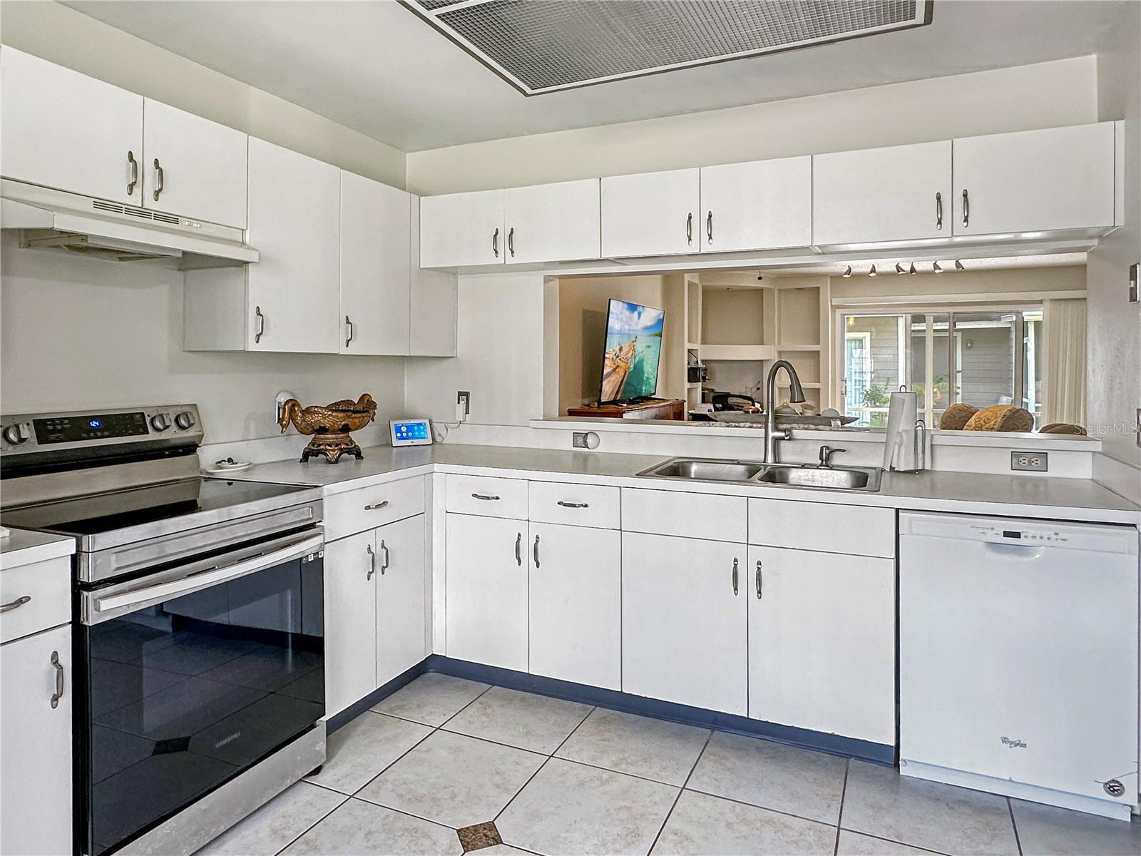 Image 5 of 13 For 12308 Shady Spring Way 107