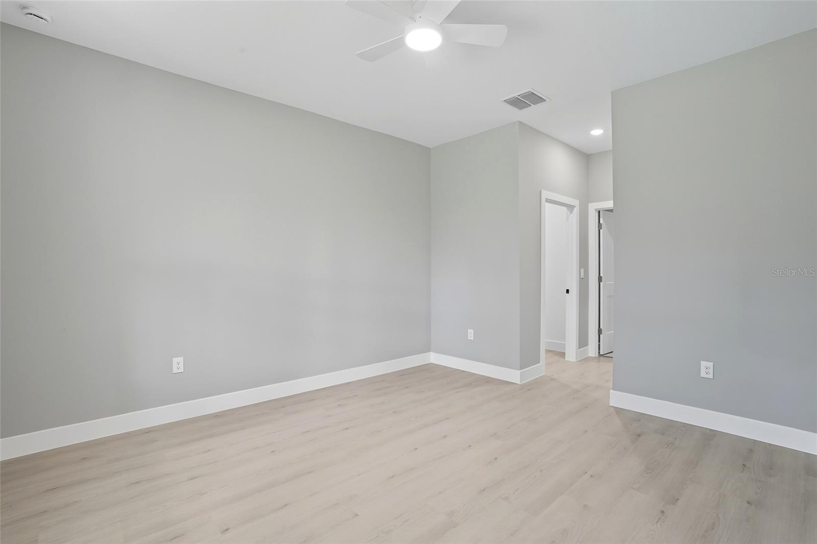 Image 12 of 31 For 216 Ogden Avenue S
