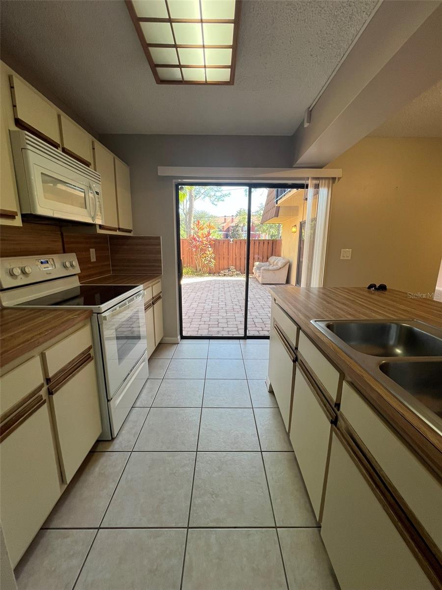 Image 14 of 36 For 5285 Coral Court 621