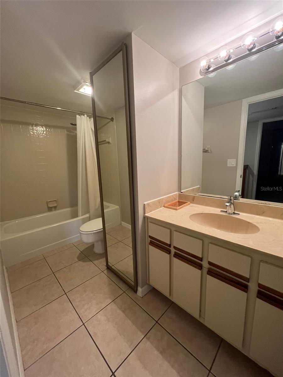 Image 21 of 36 For 5285 Coral Court 621