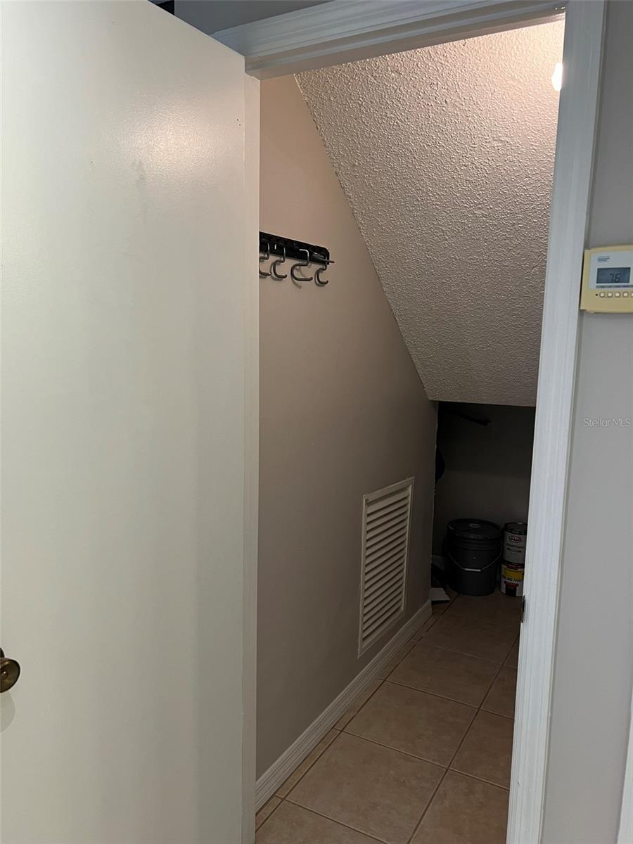 Image 8 of 36 For 5285 Coral Court 621