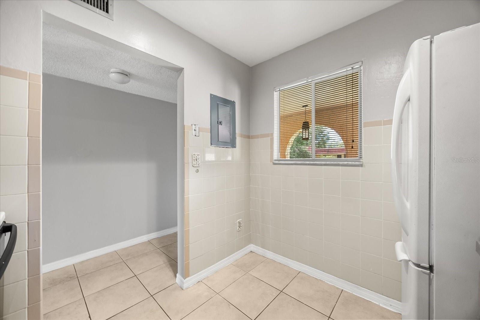 Image 11 of 27 For 2858 Powers Drive 123