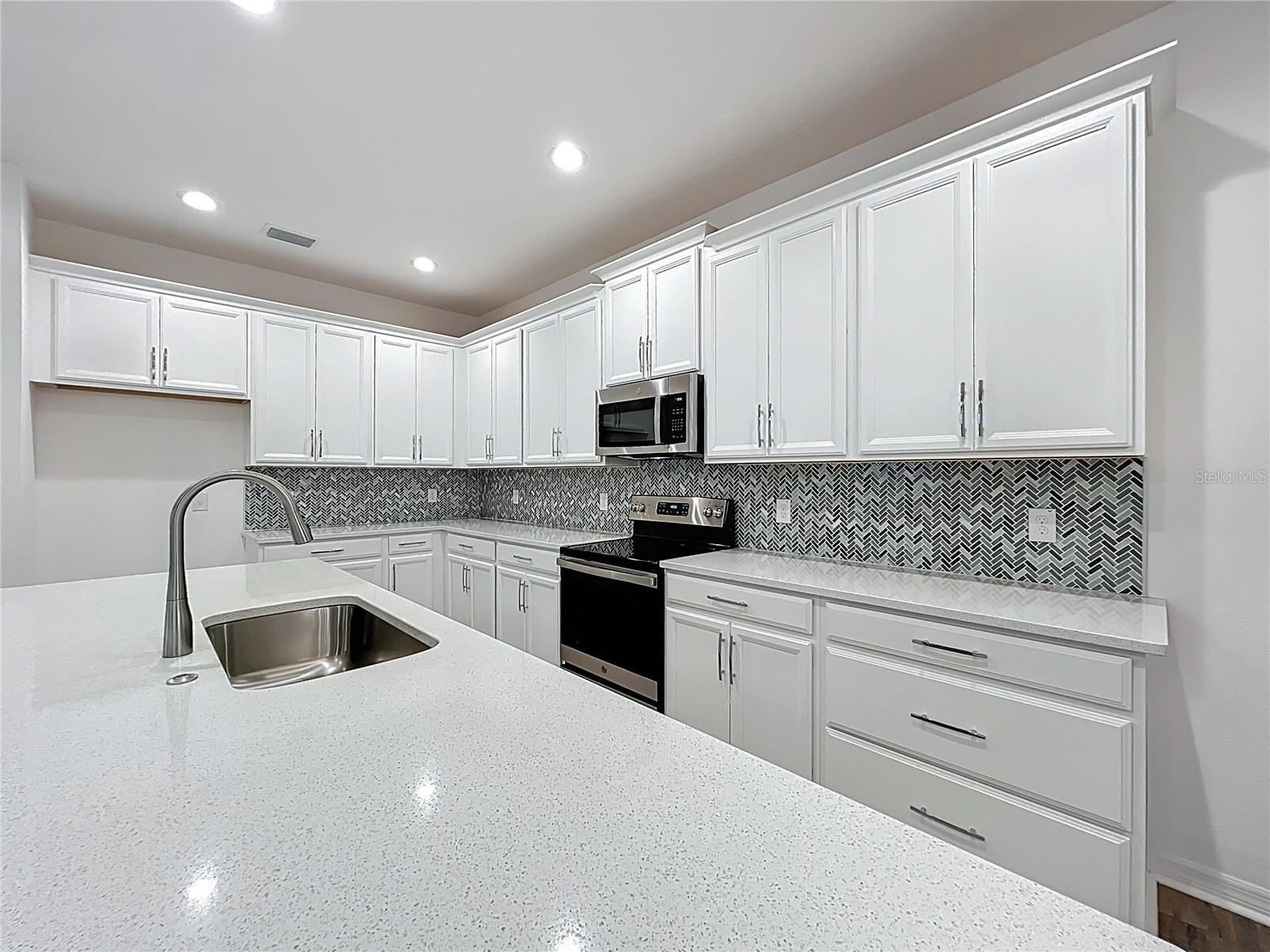 Image 13 of 54 For 124 Juno Drive
