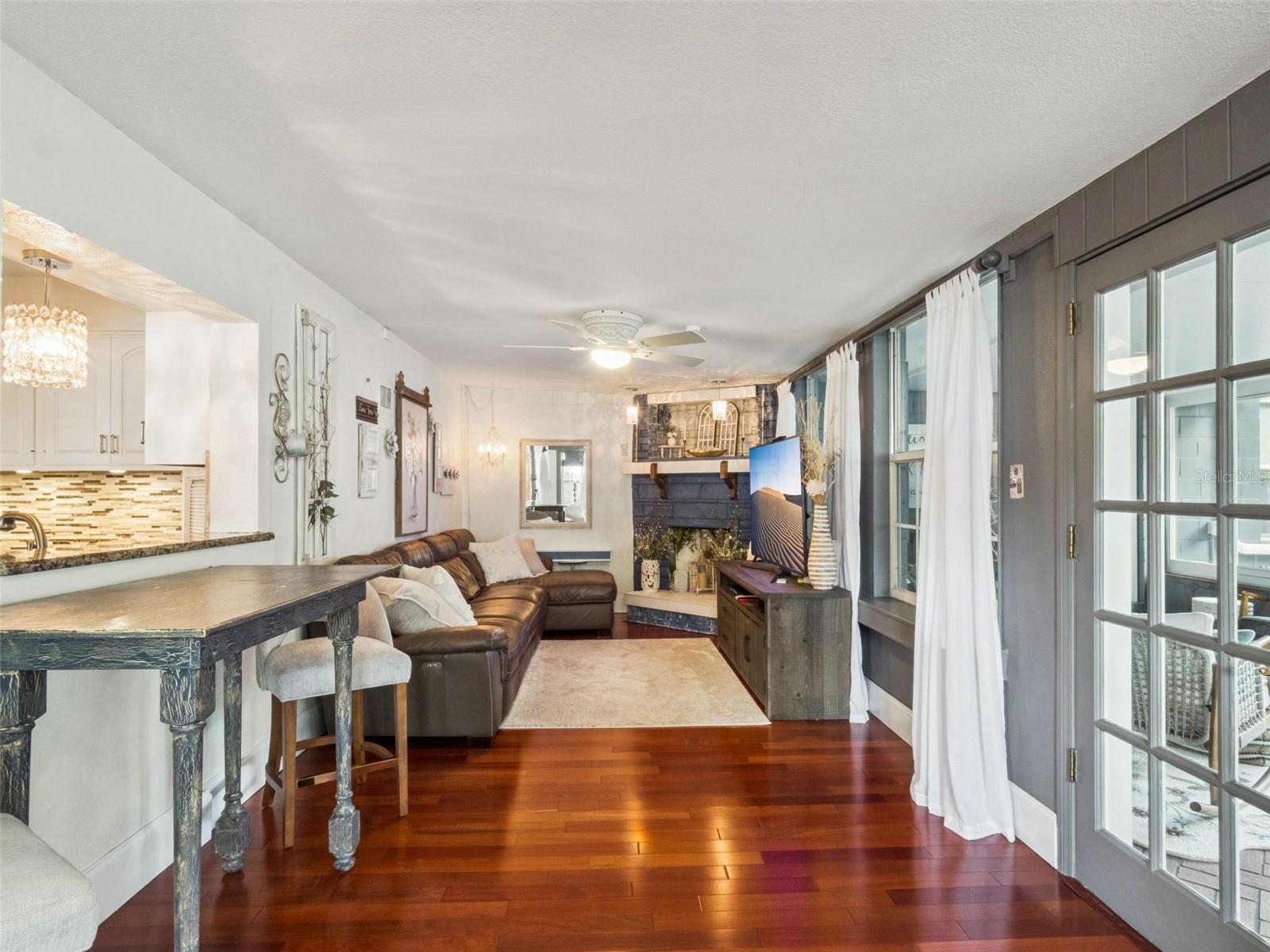 Image 13 of 43 For 903 Weber Street
