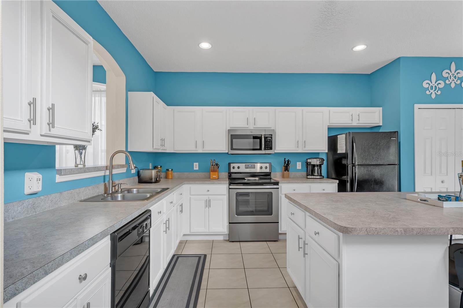 Image 11 of 47 For 2695 La Isla Court