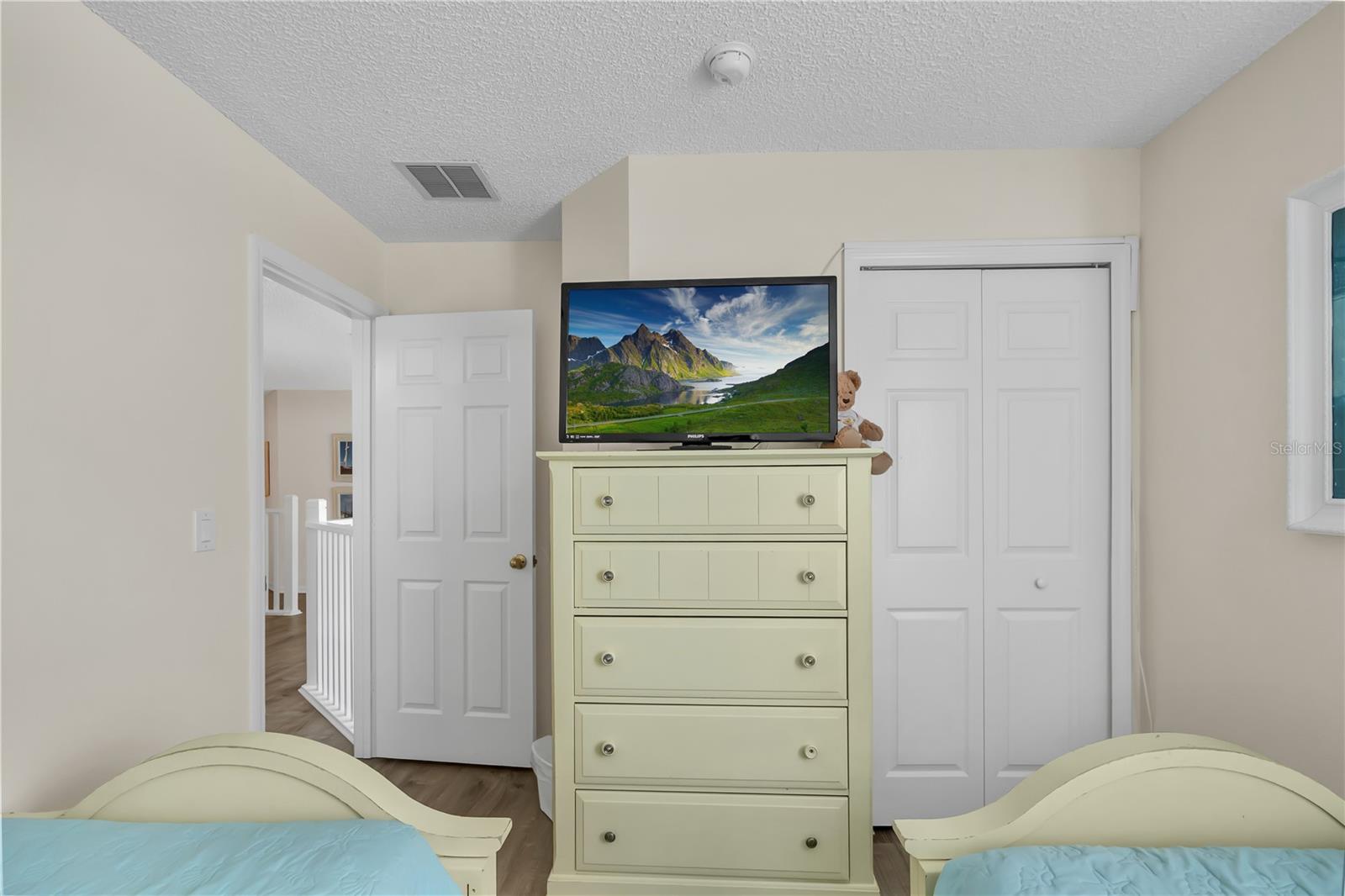 Image 27 of 47 For 2695 La Isla Court