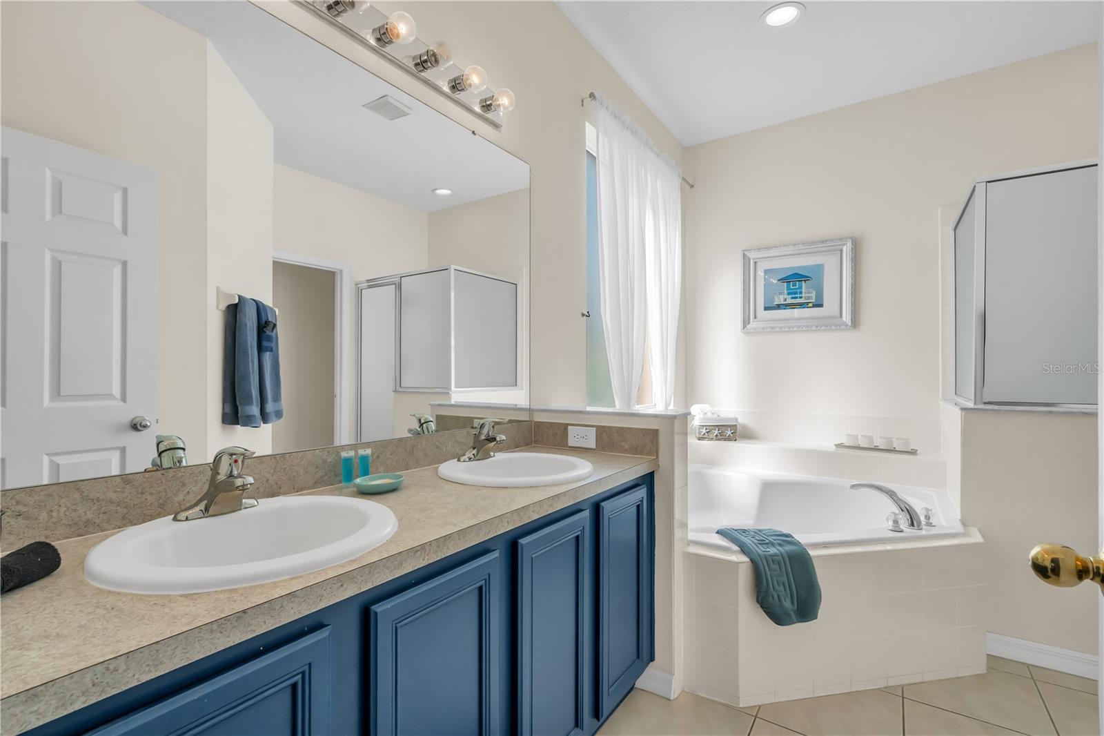 Image 33 of 47 For 2695 La Isla Court