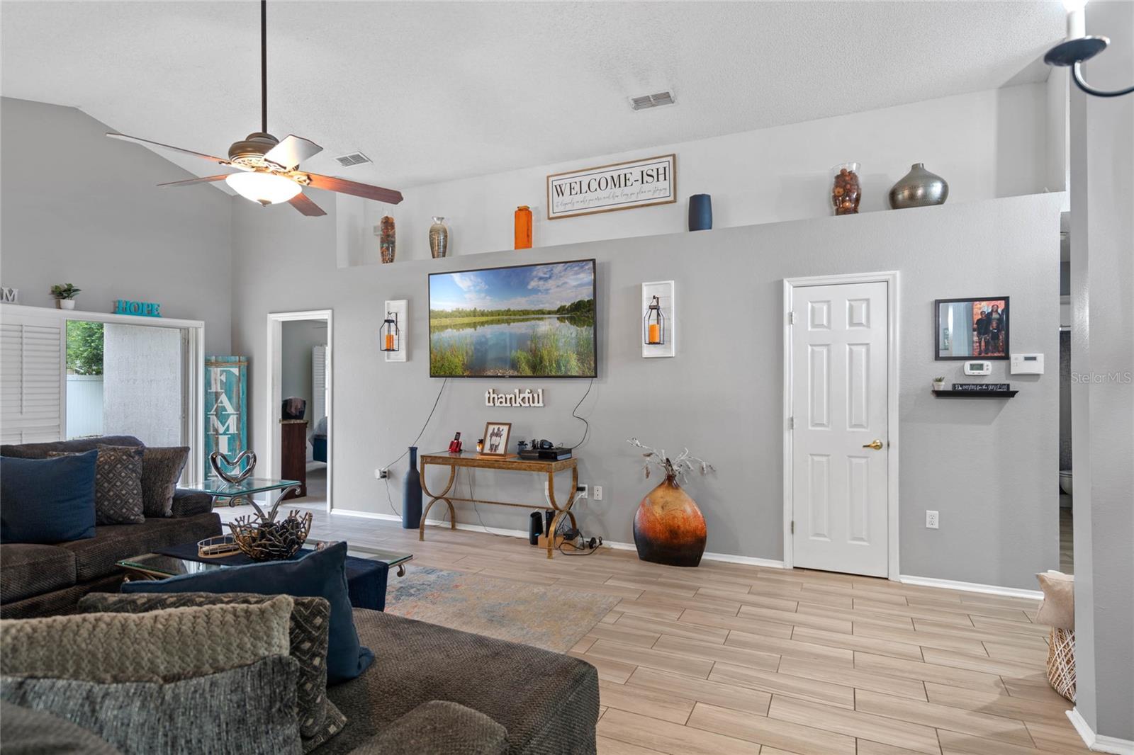 Image 3 of 22 For 541 Heather Glen Drive