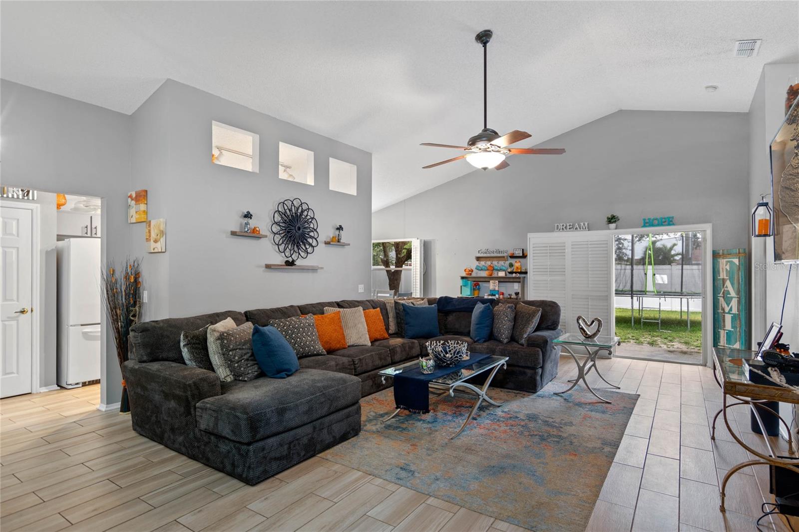 Image 4 of 22 For 541 Heather Glen Drive