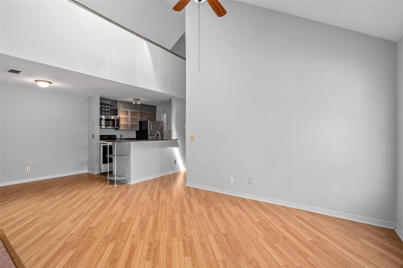 Image 7 of 34 For 6082 Westgate Drive 204