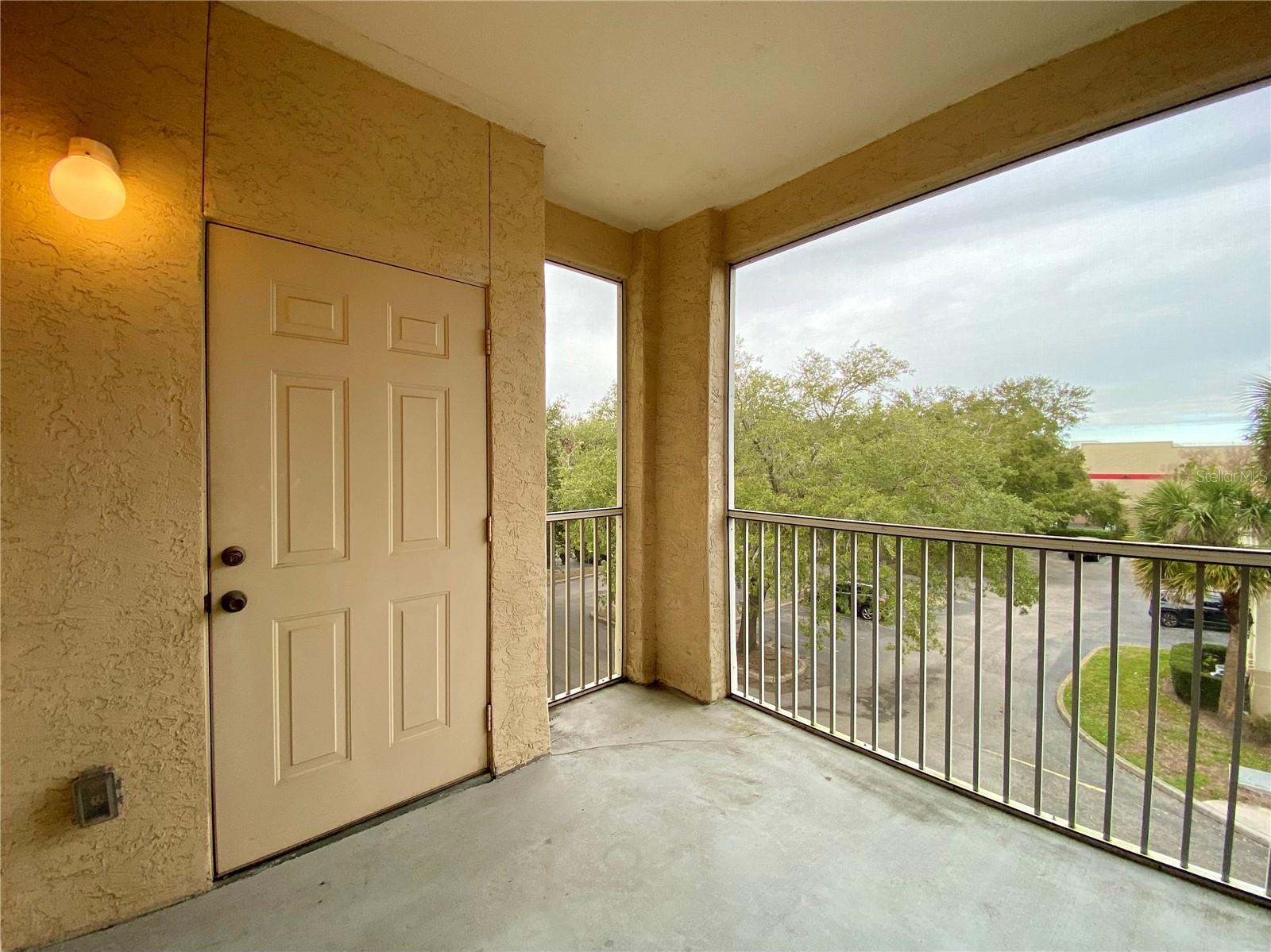 Image 15 of 19 For 823 Camargo Way 302