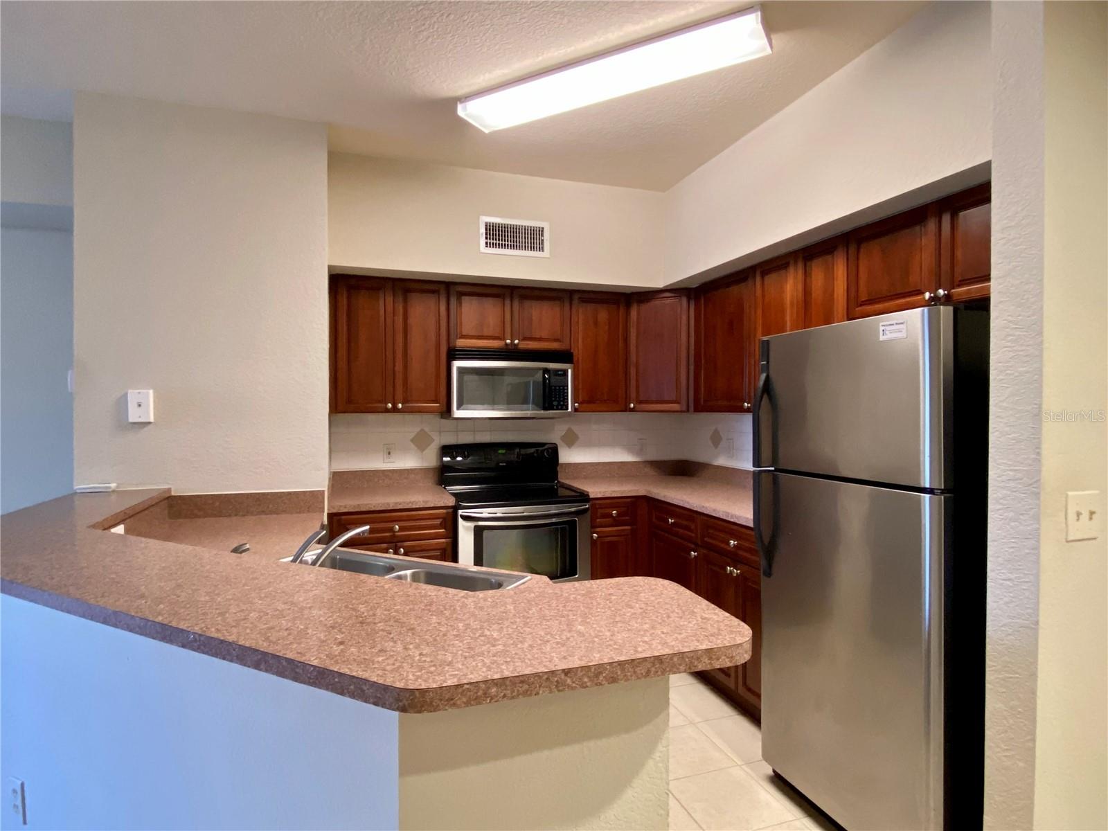 Image 6 of 19 For 823 Camargo Way 302
