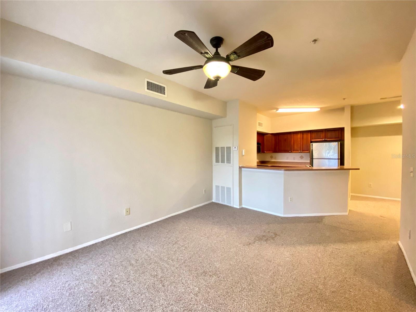 Image 7 of 19 For 823 Camargo Way 302