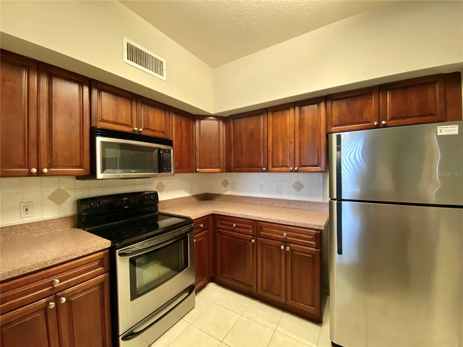 Image 8 of 19 For 823 Camargo Way 302