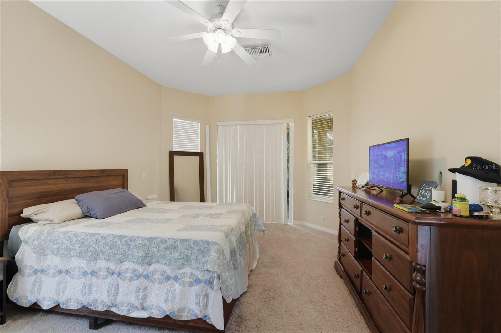 Image 14 of 19 For 33213 Irongate Drive