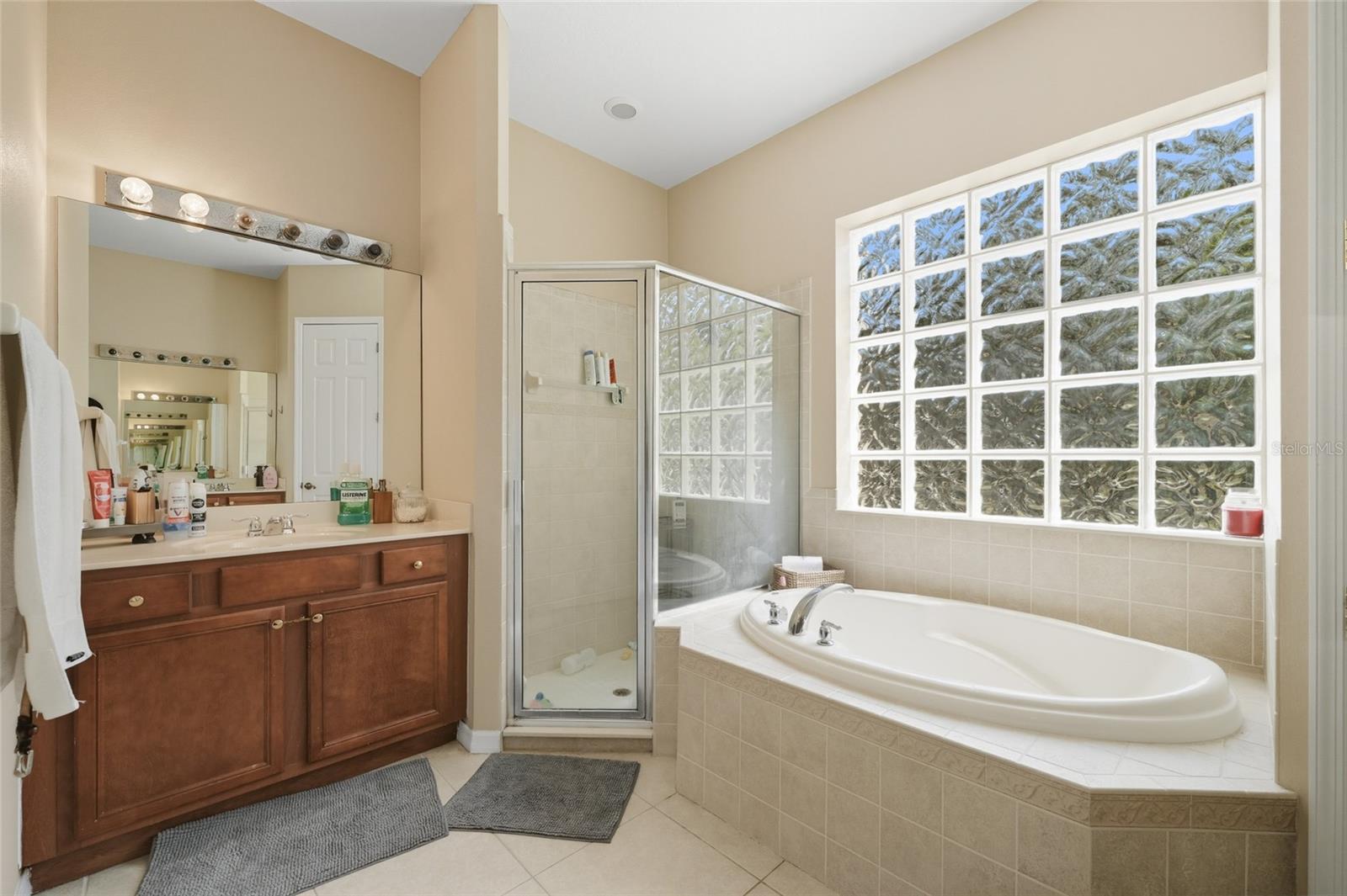 Image 15 of 19 For 33213 Irongate Drive