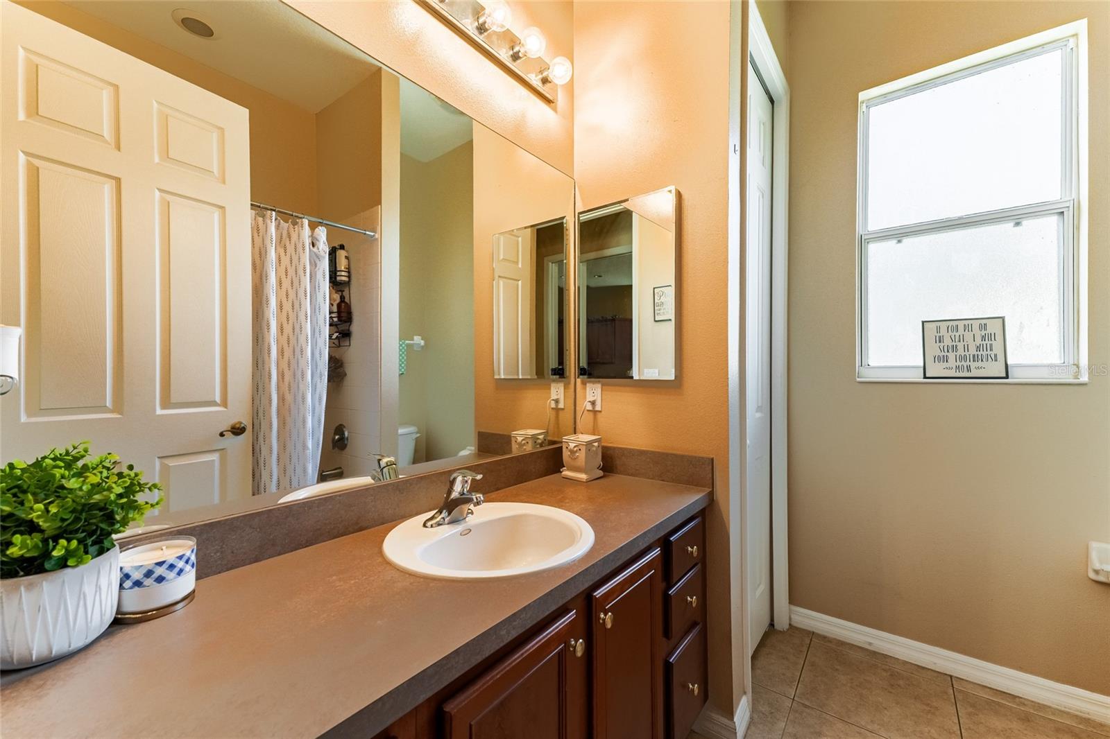 Image 17 of 19 For 33213 Irongate Drive
