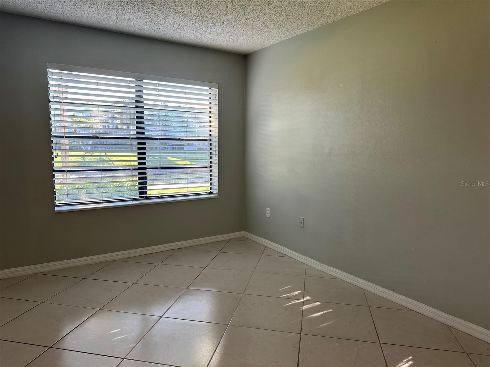 Image 8 of 13 For 3722 Southpointe Drive