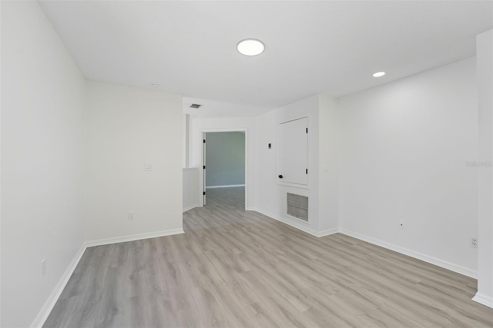 Image 15 of 35 For 224 Copper Oak Court