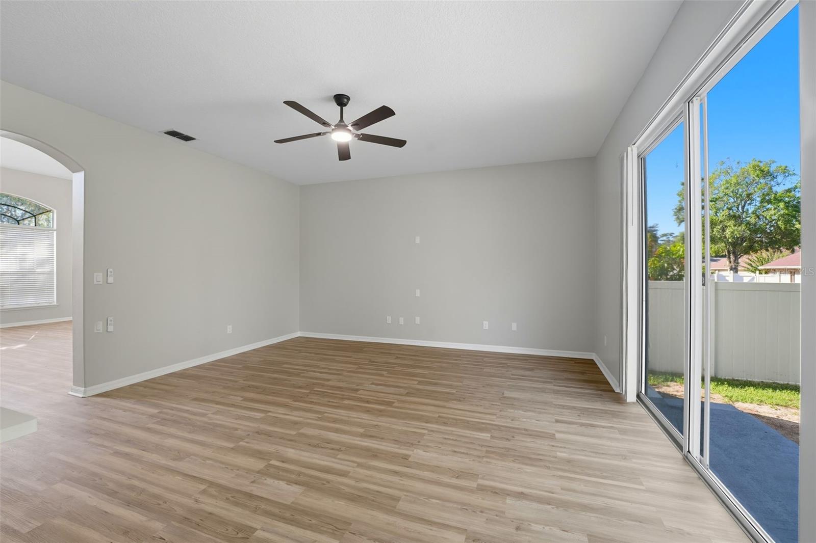 Image 19 of 35 For 224 Copper Oak Court