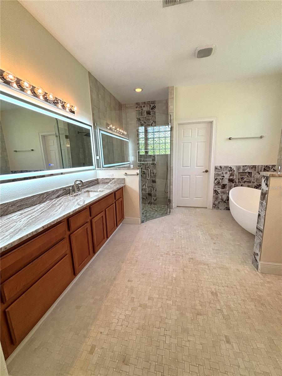 Image 11 of 34 For 381 Sandpiper Street