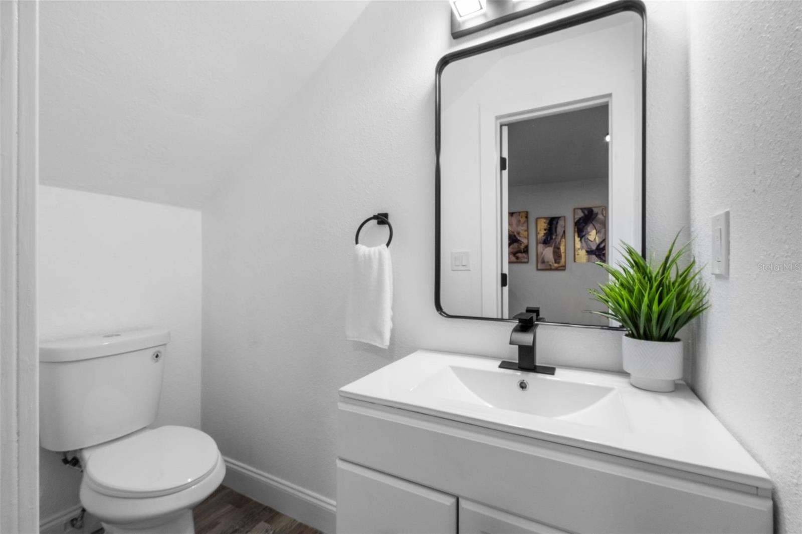 Image 11 of 21 For 644 Hamlet Drive