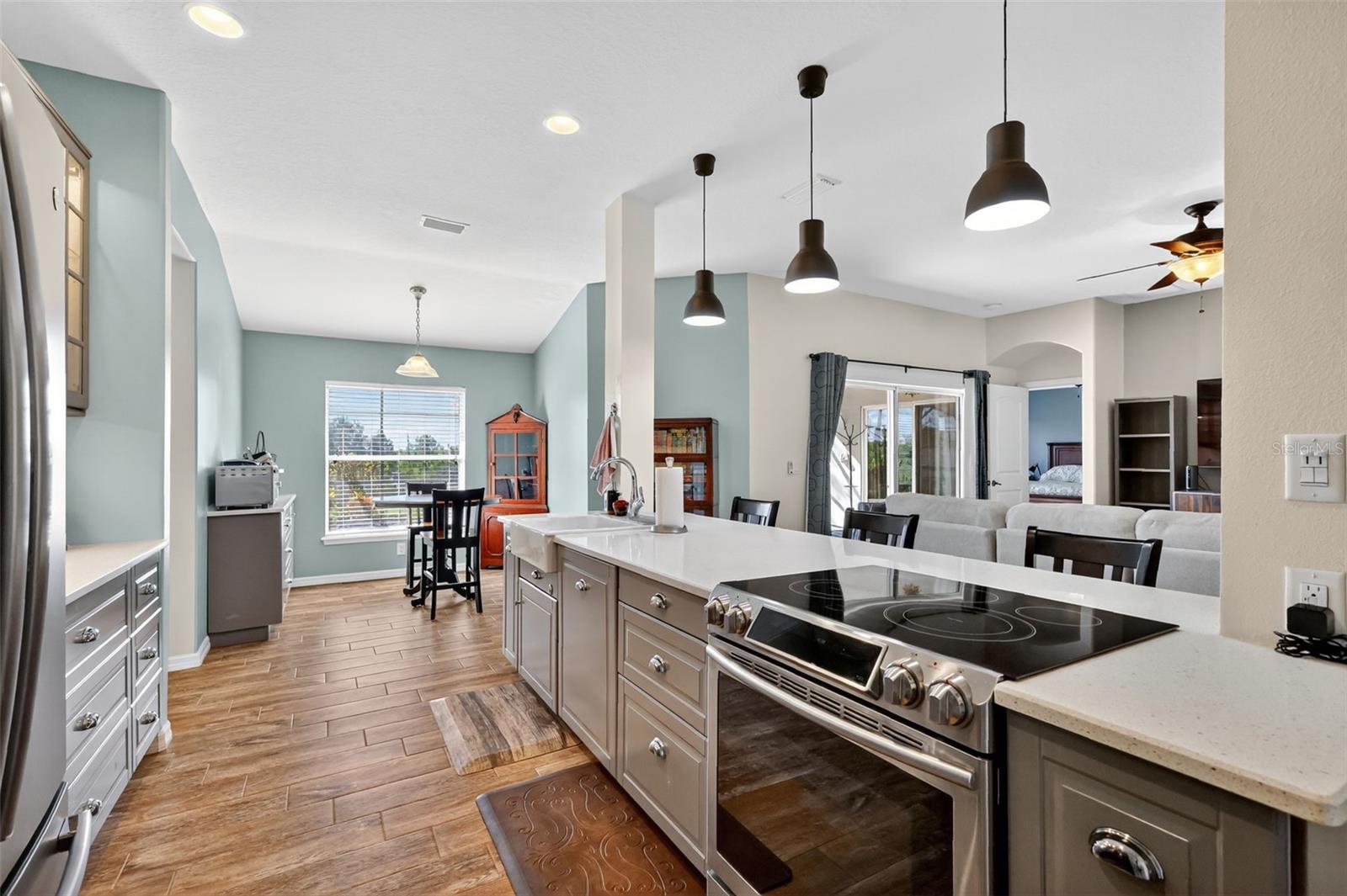 Image 12 of 34 For 9535 Lynwood Street