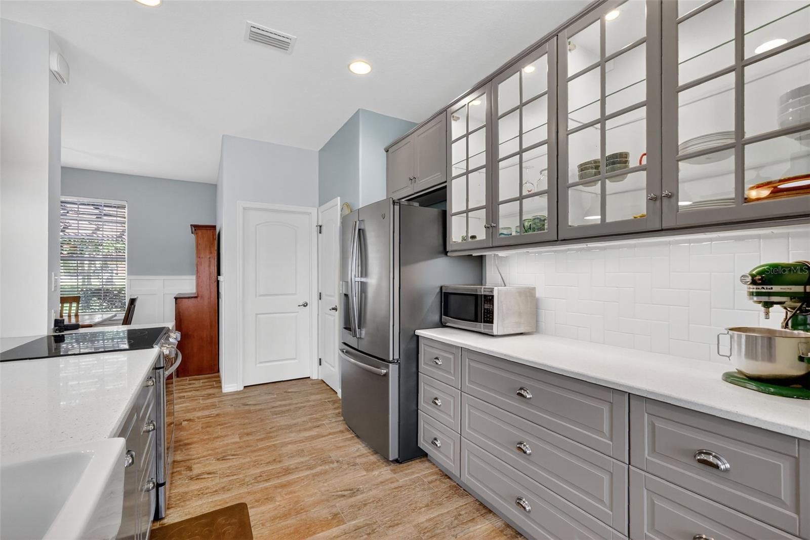 Image 13 of 34 For 9535 Lynwood Street