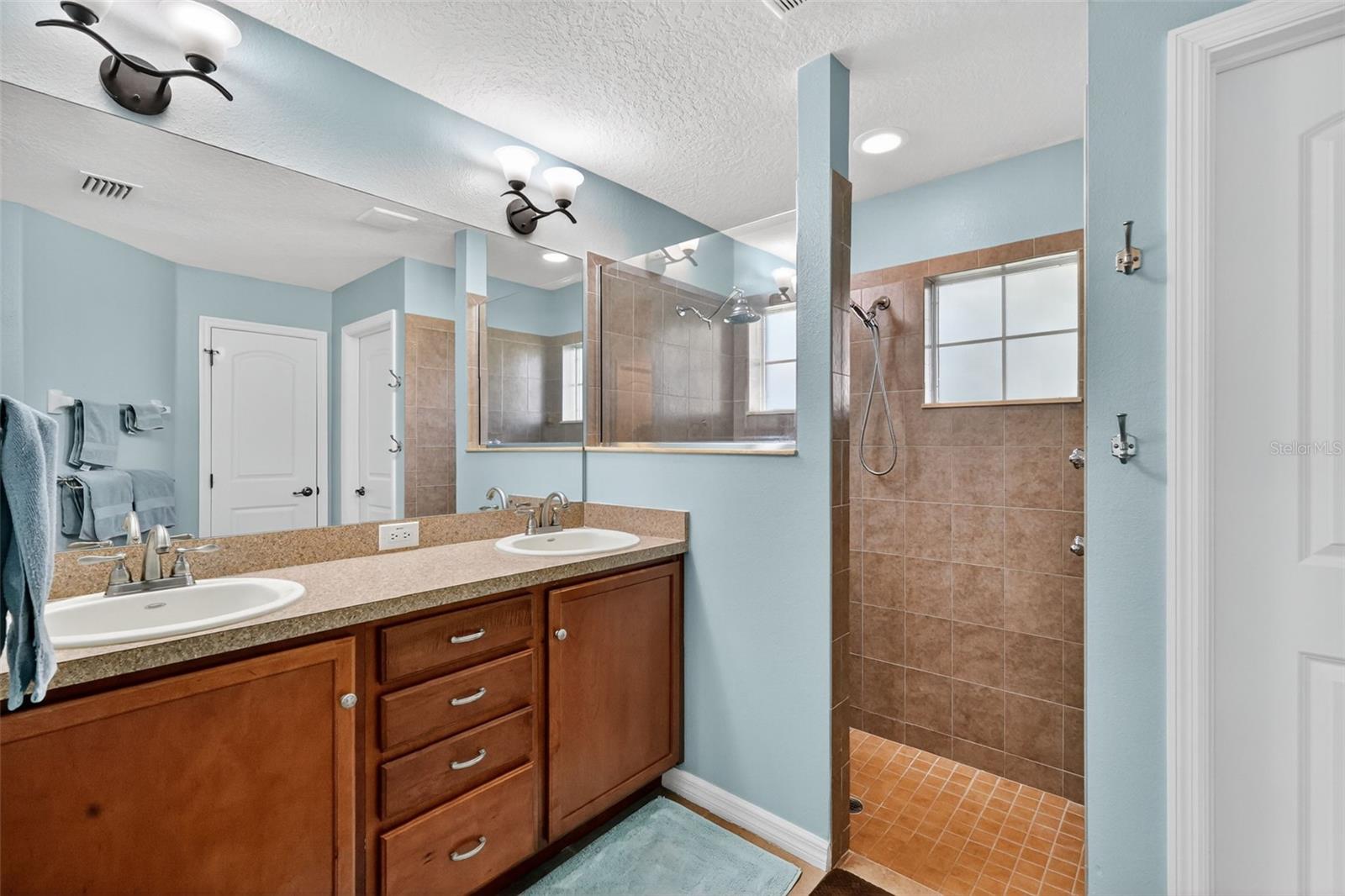 Image 20 of 34 For 9535 Lynwood Street
