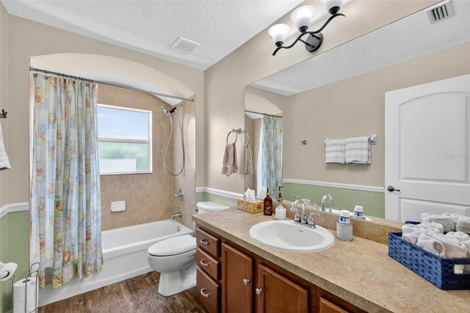 Image 23 of 34 For 9535 Lynwood Street