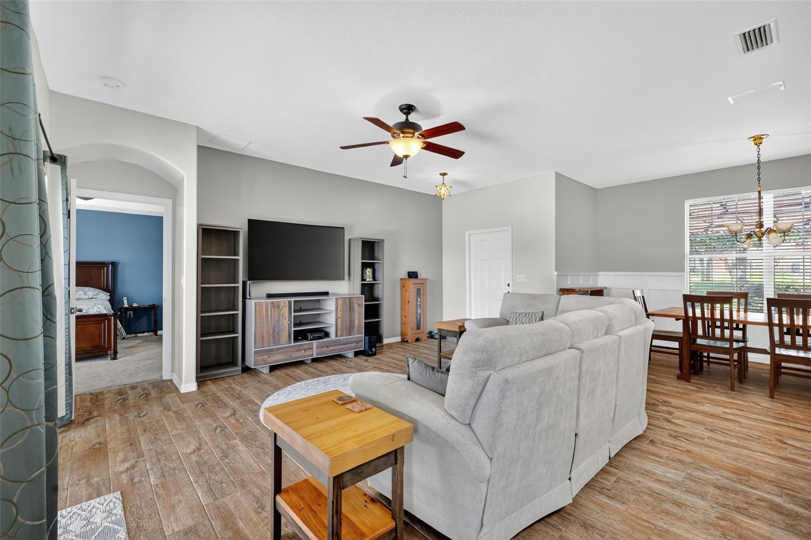 Image 9 of 34 For 9535 Lynwood Street