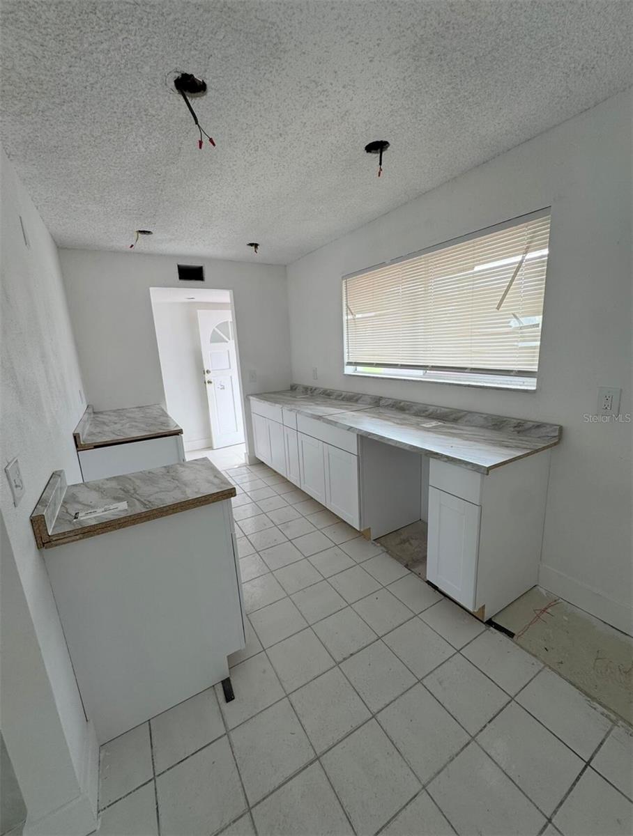 Image 4 of 16 For 5632 Espanola Avenue