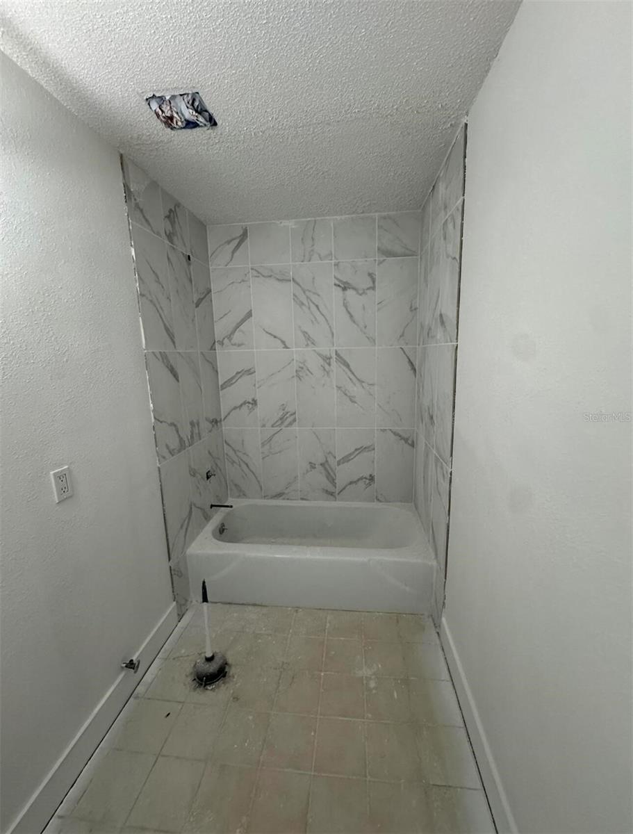 Image 8 of 16 For 5632 Espanola Avenue