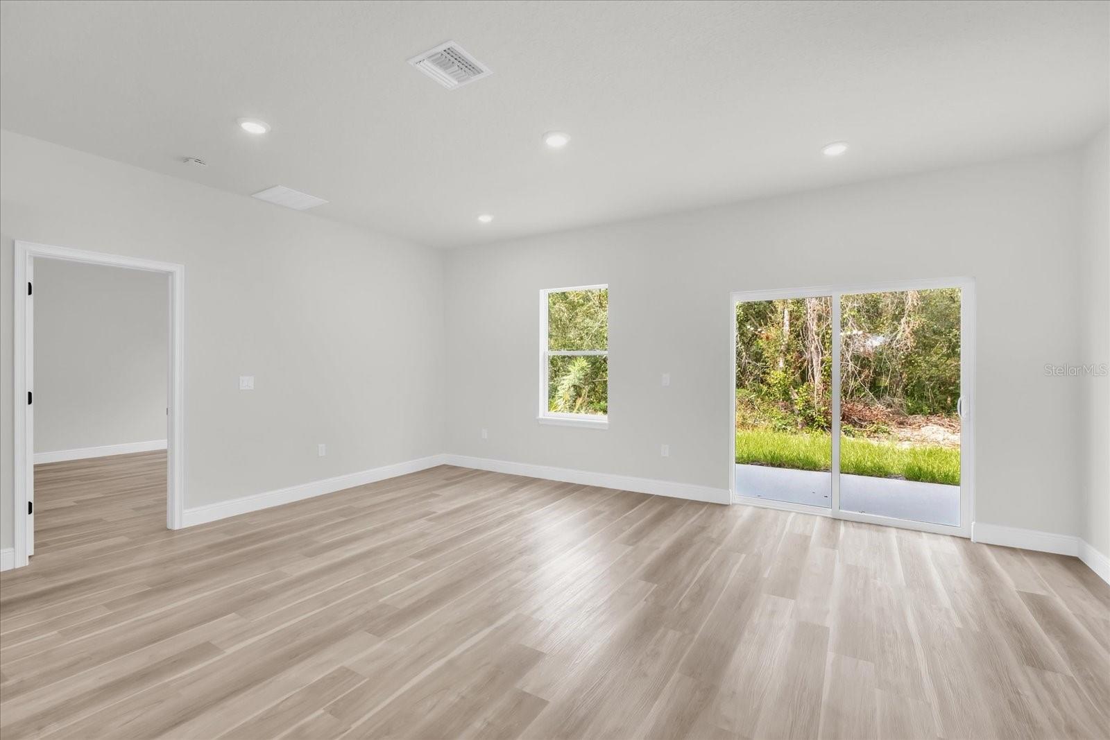 Image 7 of 34 For 452 Marion Oaks Drive