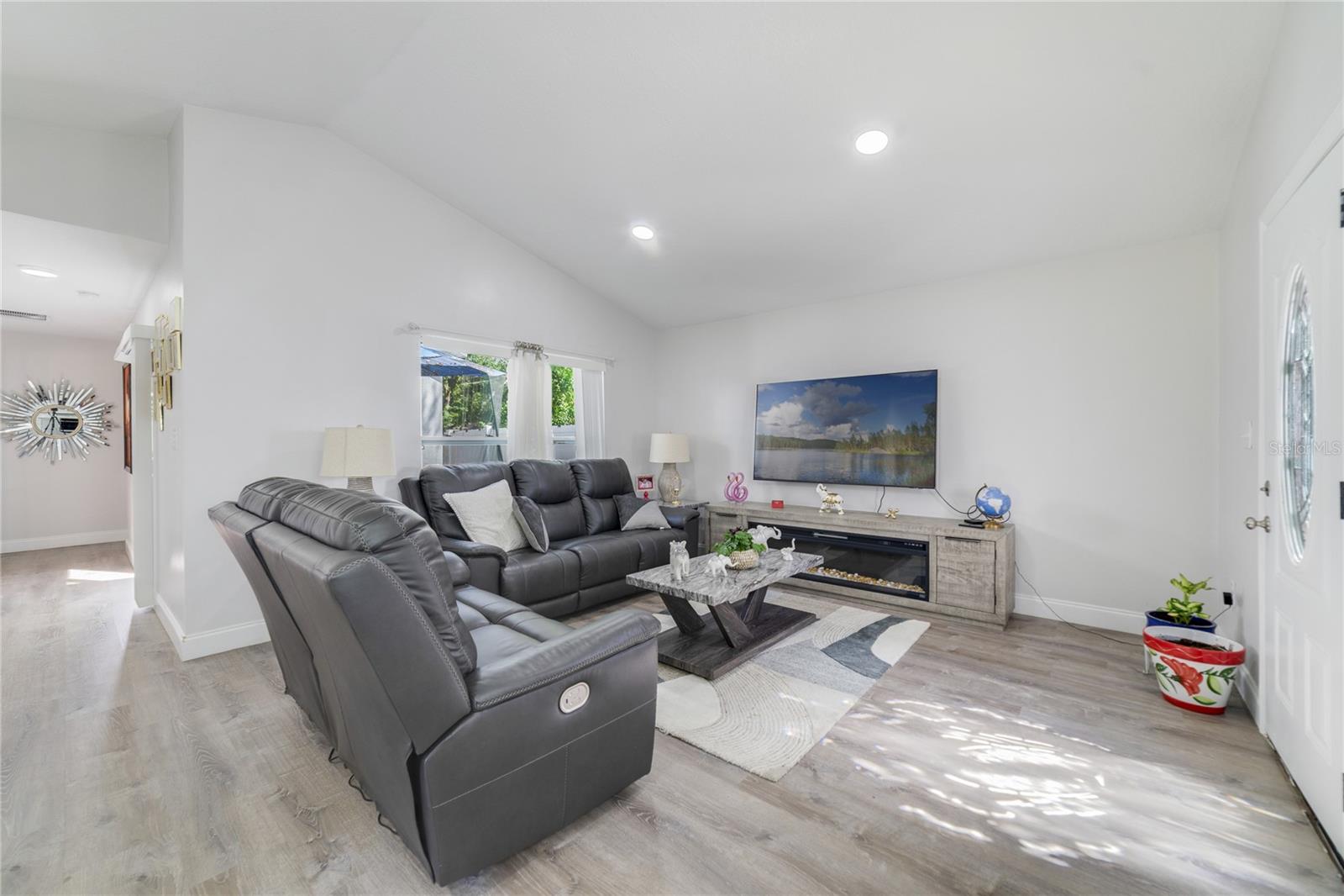 Image 6 of 17 For 1104 3rd Street