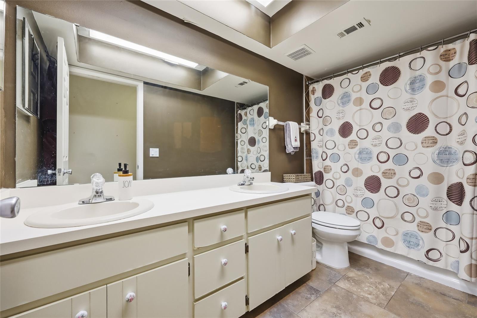 Image 28 of 49 For 8014 Laurel Tree Drive