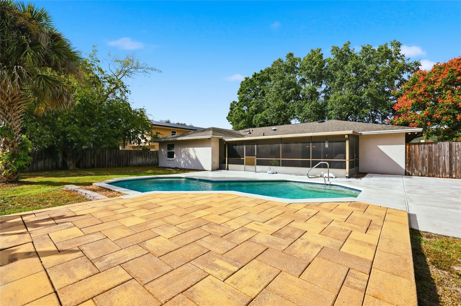 Image 36 of 49 For 8014 Laurel Tree Drive