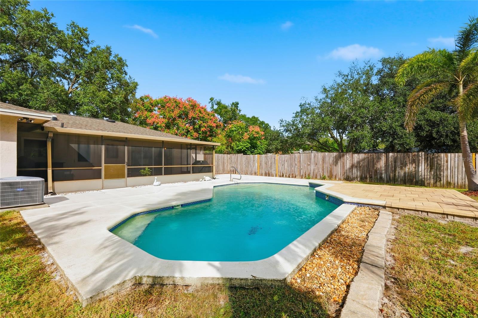 Image 37 of 49 For 8014 Laurel Tree Drive