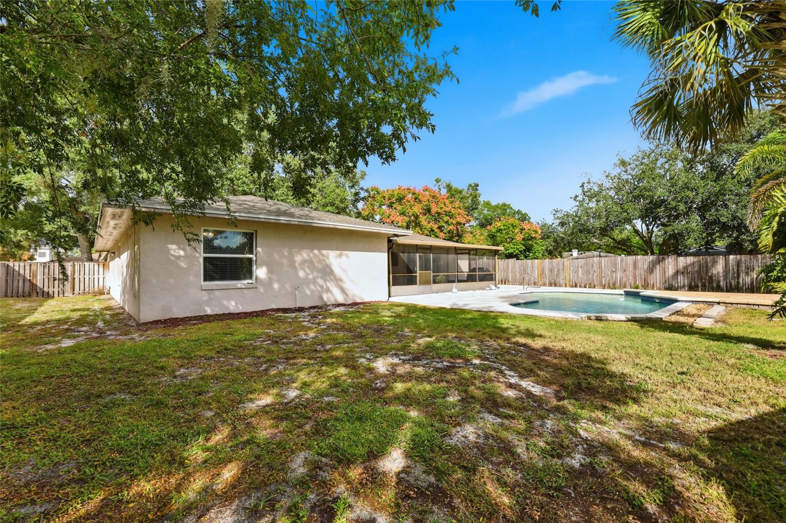 Image 38 of 49 For 8014 Laurel Tree Drive