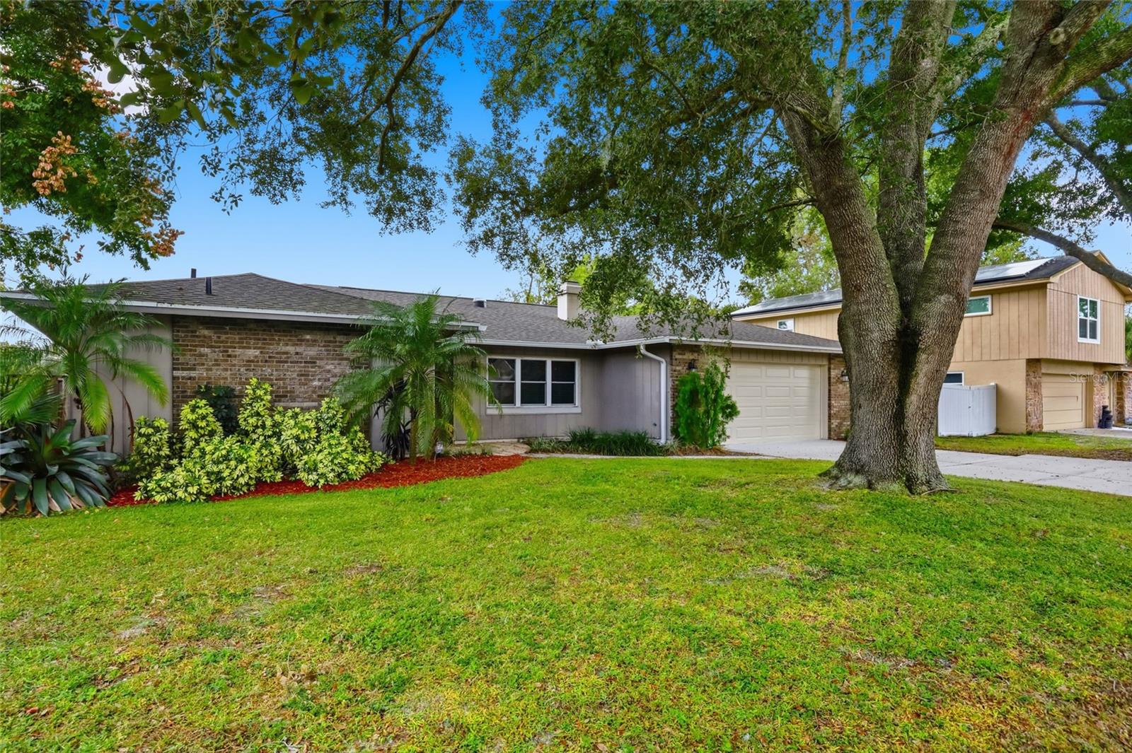 Image 5 of 49 For 8014 Laurel Tree Drive